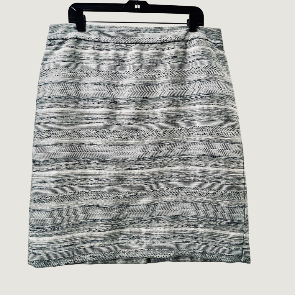 Ann Taylor Gray and White Patterned Pencil Skirt
